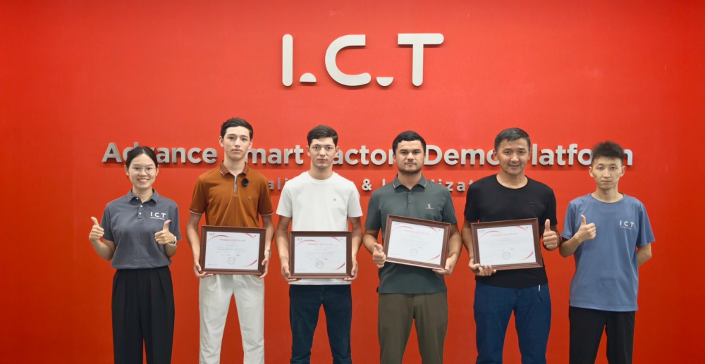 Uzbekistan Customer Completed Training at I.C.T Uzbekistan Cliente ha completato la formazione su I.C.T