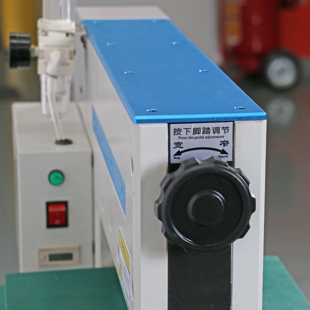 I.C.T-GV330 | Guillotine Type PCB V-cut Machine I.C.T-GV330 | Macchina per taglio a V tipo ghigliottina PCB