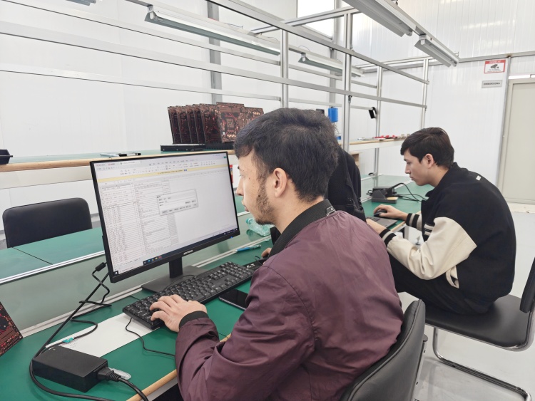 Installazione e formazione tecnica in Uzbekistan