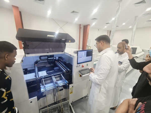 I.C.T SMT Installazione e formazione della linea