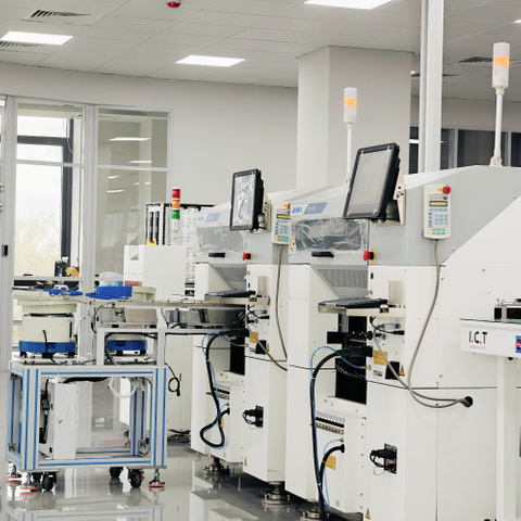 JUKI JM-100 | Macchina per l'inserimento di componenti PTH a forma dispari con attrezzatura automatica JUKI ad alta velocità