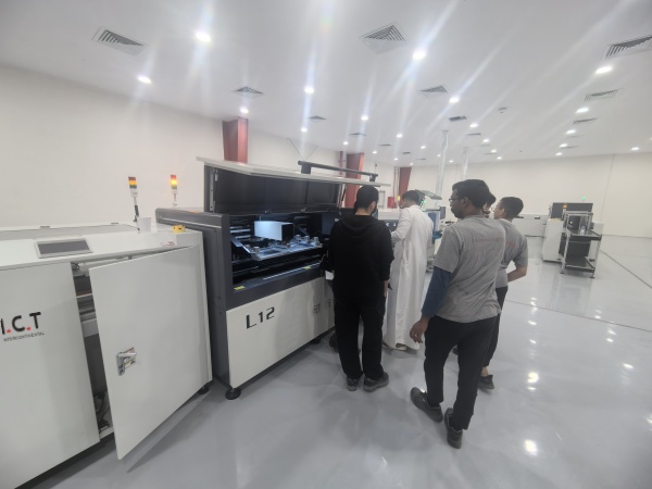 SMT Installazione e formazione della linea in Arabica Saudita